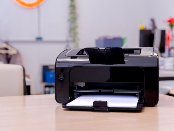 Sposoby, w jaki drukarka do domowego biura pozwoli Ci zaoszczędzić pieniądze